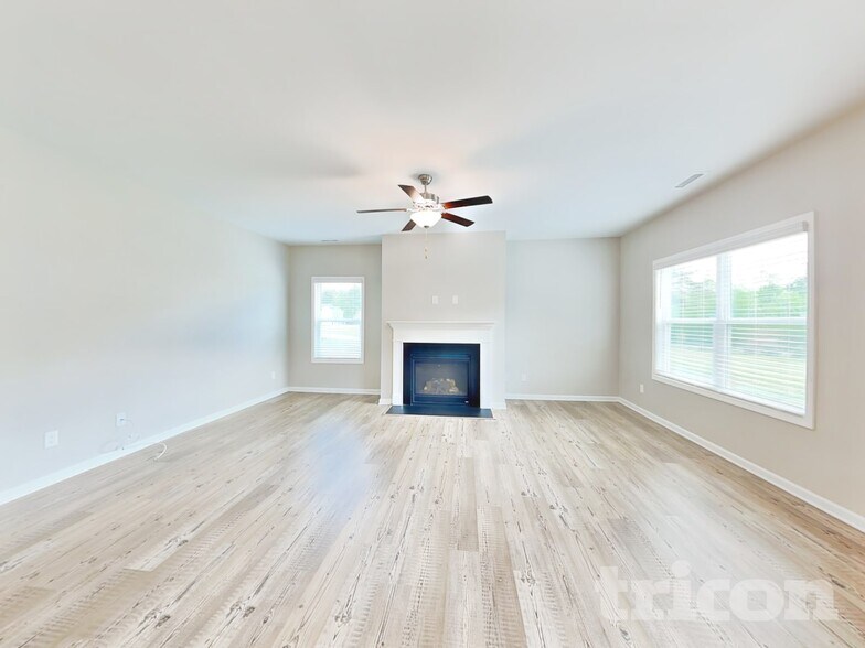 Building Photo - 20 Evergreen Ln