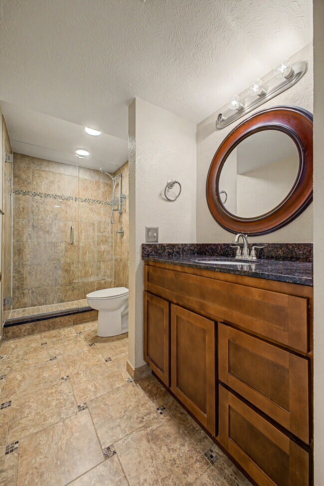Building Photo - "Spacious 4-Bedroom Oasis with 4 Full Baths in Prime Englewood Location – 3306 Sq. Ft. of Comfort...