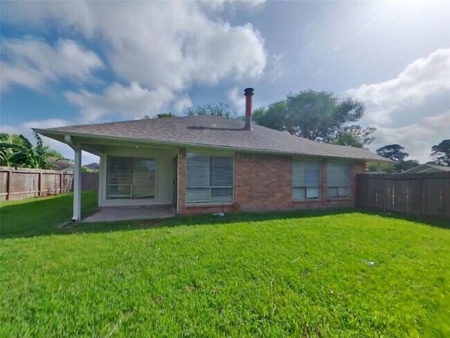 Building Photo - 8711 Croteau Dr