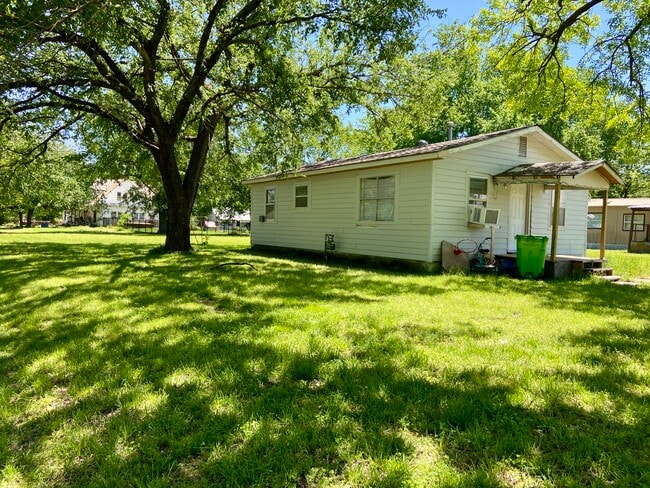 Building Photo - 501 E Broadway St