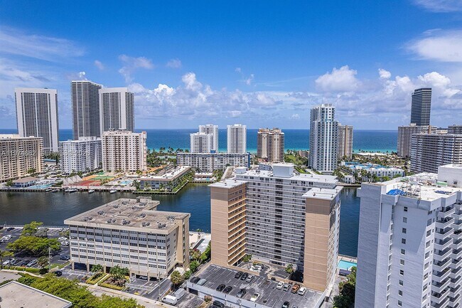 Building Photo - 121 Golden Isles Dr