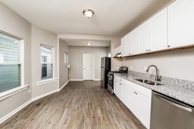 Building Photo - 810 Sutcliffe Ave