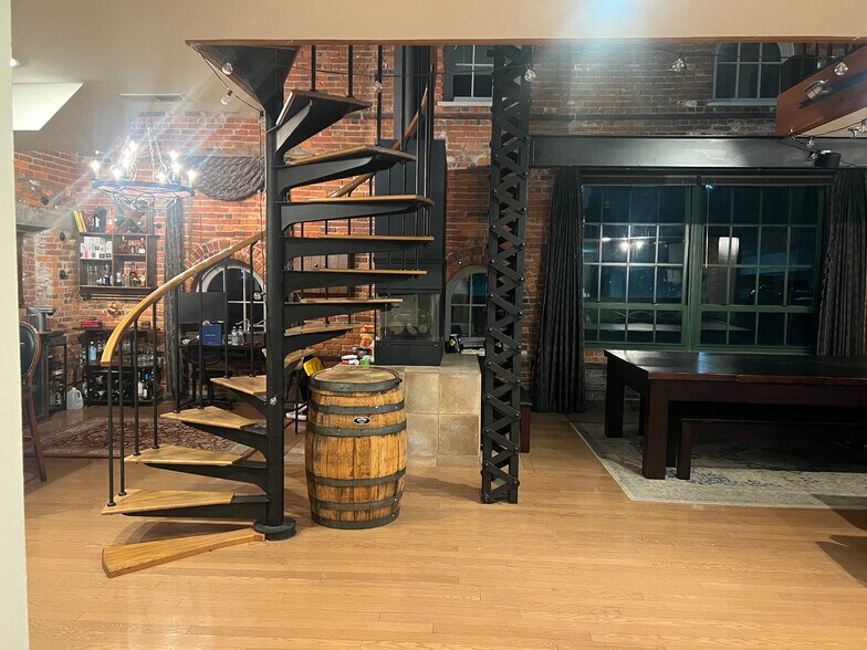 Building Photo - 51 W Blenkner St