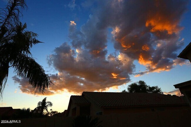 Building Photo - 7931 W Rose Garden Ln