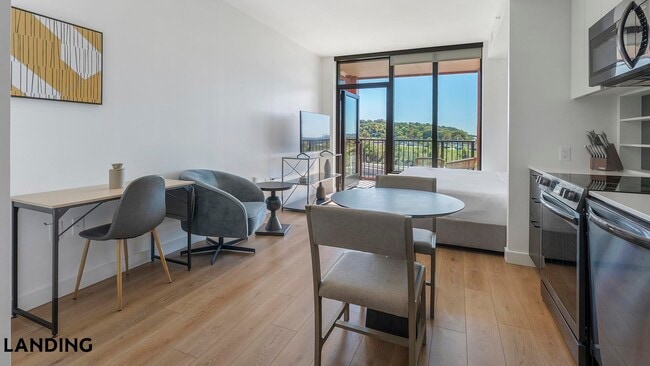 Building Photo - 632 Howard Rd SE