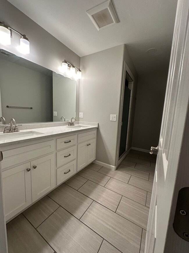 Building Photo - 921 Quail Point Ct