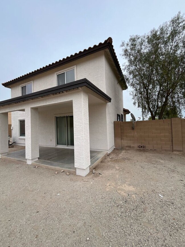Building Photo - Buckeye, 4 bed, 2.5 bath, huge lot, across...