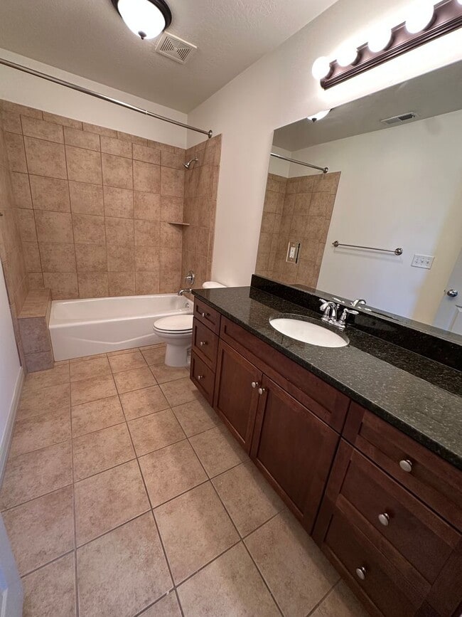 Building Photo - GET $1000 OFF THE FIRST MONTHS RENT!!!