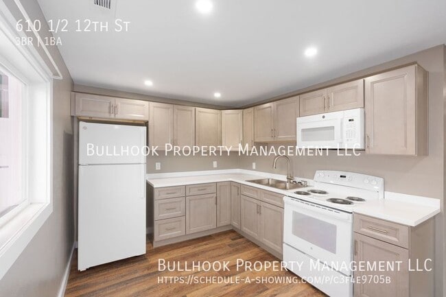 Building Photo - 610 1/2 12th St-