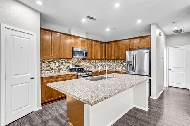 Building Photo - 2215 Antonio Dr