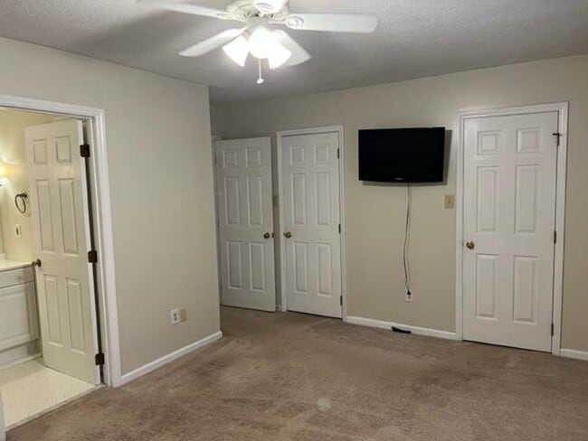 Building Photo - 1551 Woodcroft Dr