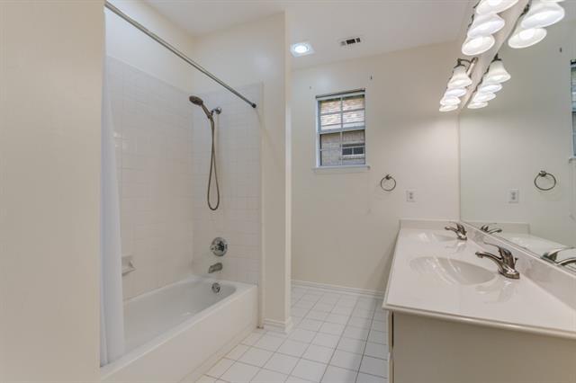 Building Photo - 3720 Southport Dr