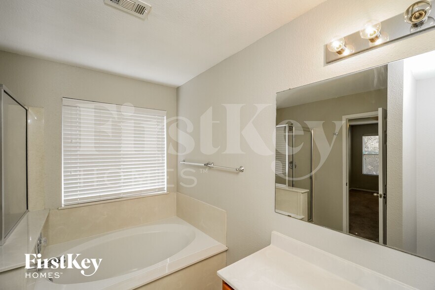 Building Photo - 8027 Saratoga Kln