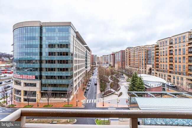 Building Photo - 3600 S Glebe Rd