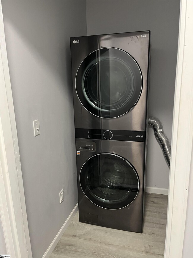 Building Photo - 107 Bennett St