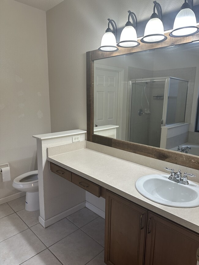 Building Photo - 2823 Glenridge Cir