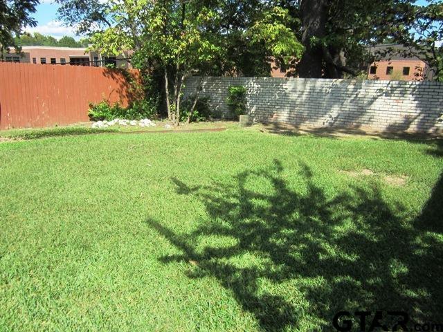 Building Photo - 401 Woodland Hills Dr