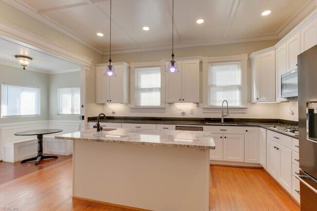 Building Photo - 1051 Naval Ave