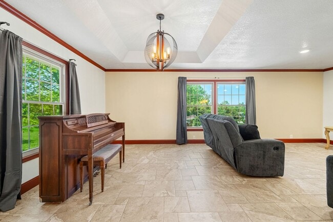 Building Photo - Large Home on Almost 2 Acres!