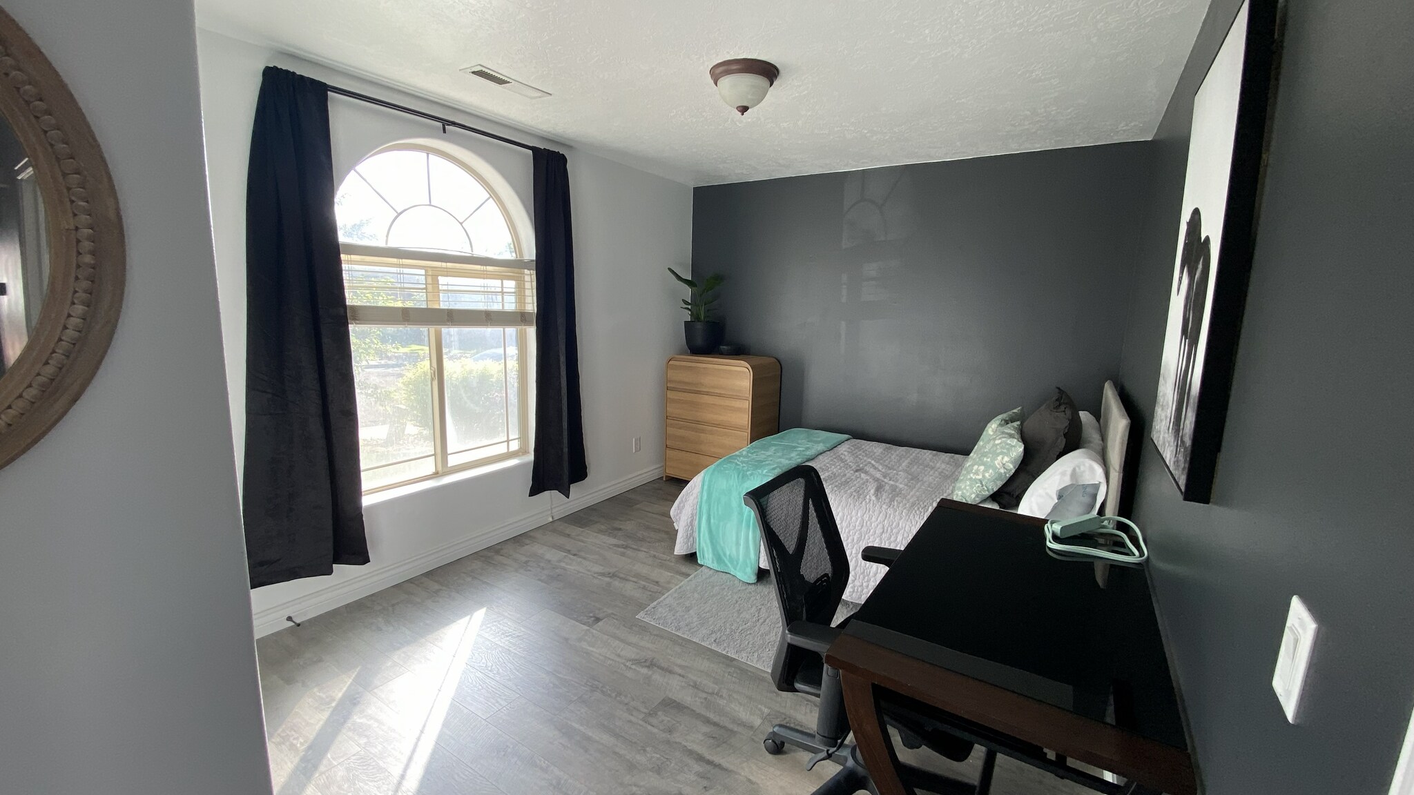 Building Photo - 1409 Northern View Dr