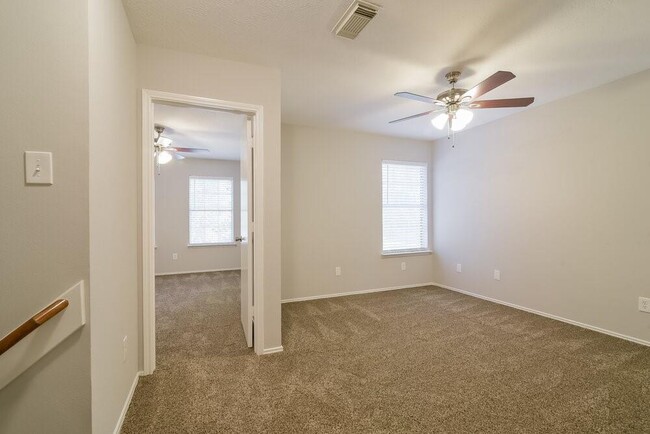Building Photo - 11811 Sunny Stream Dr