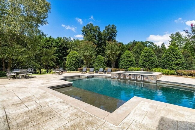 Building Photo - 4000 Heatherwood Way