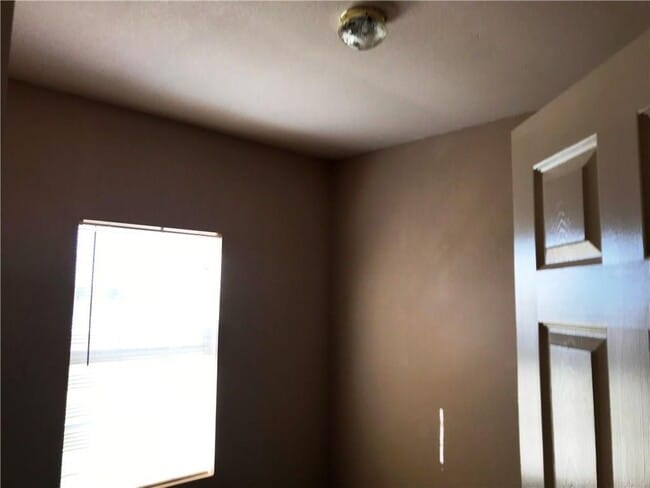 Building Photo - 6405 Salas Ln