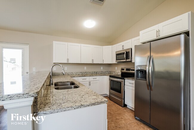 Building Photo - 712 NE Van Loon Ln
