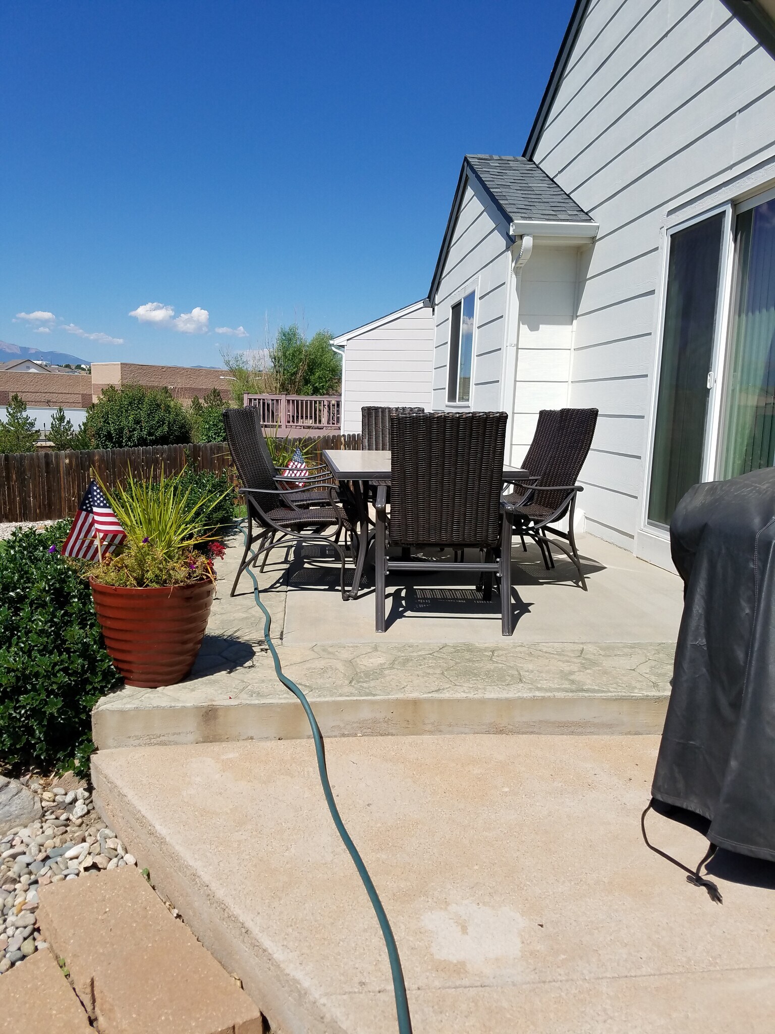 Building Photo - 5570 Vermillion Bluffs Dr