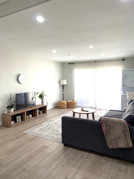 Easy access to Private Patio - 15508 Williams St