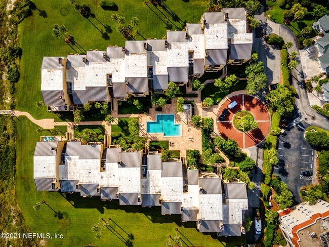 Building Photo - 804 Spinnakers Reach Dr