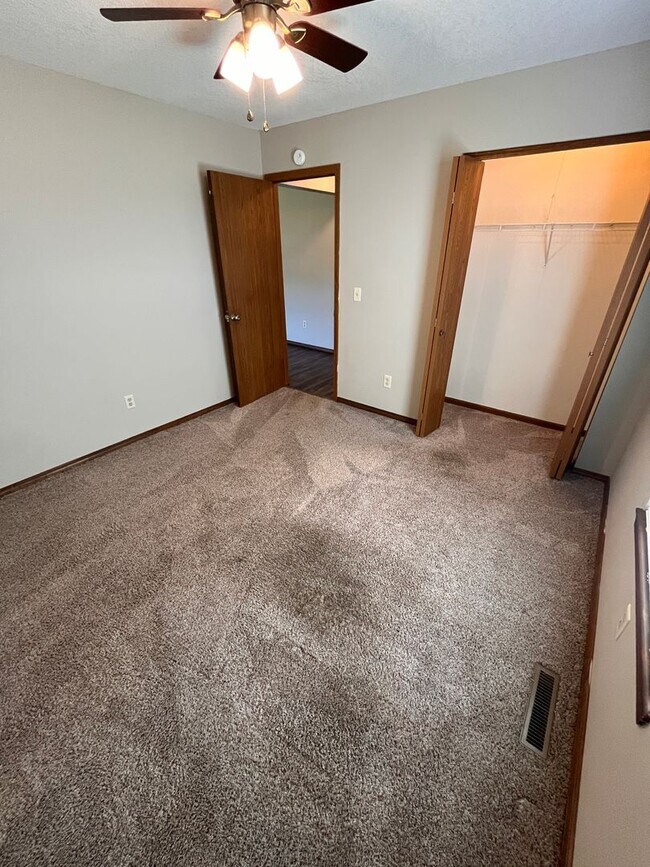 Building Photo - d4138mir