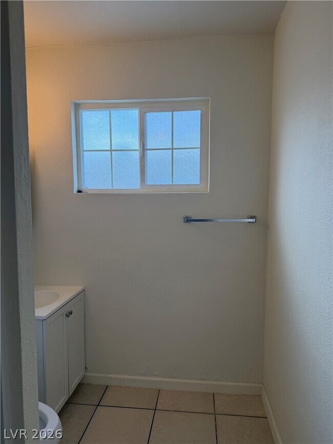 Building Photo - 640 6th St