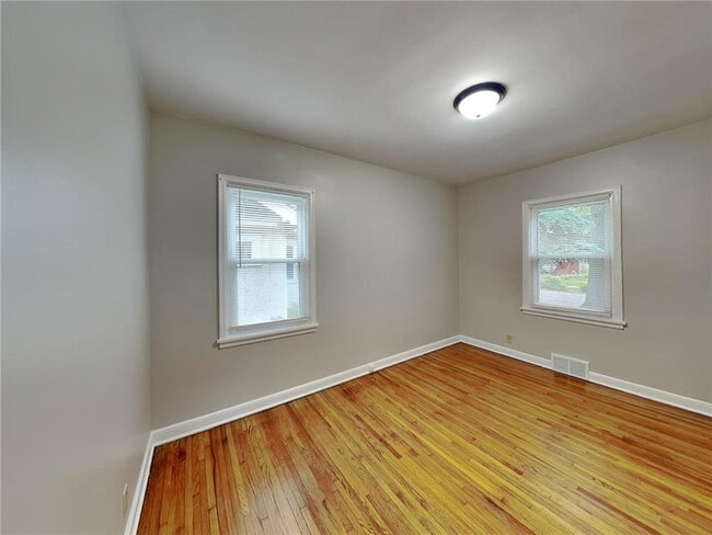 Building Photo - 3551 N Knox Ave