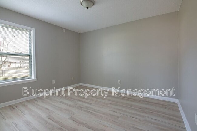 Building Photo - 7721 1st Ave S