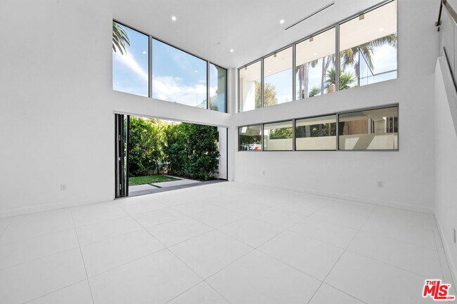 Building Photo - 621 Kings Rd
