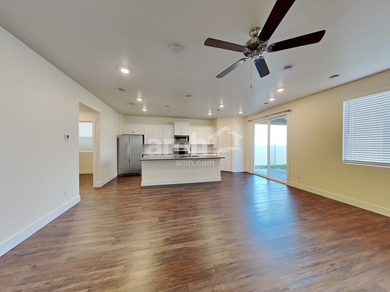 Building Photo - 6179 W Calle Lingo