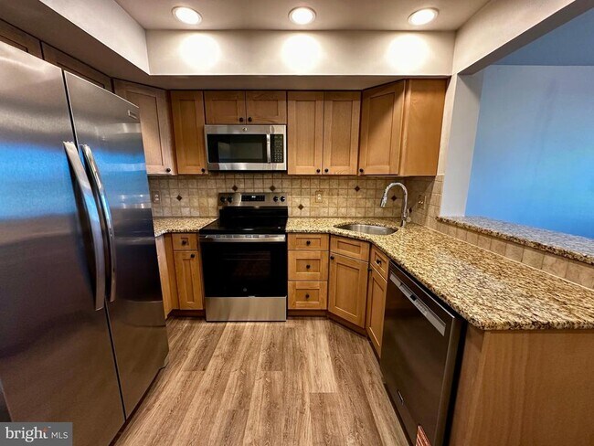 Building Photo - 18 Dundee Mews