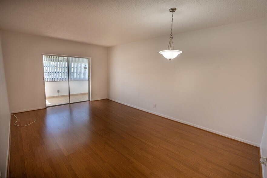 Building Photo - 1113 Lake Ter