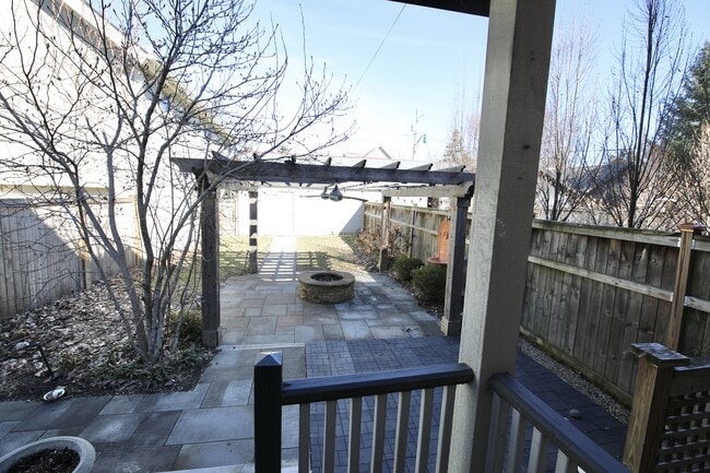 Building Photo - 310 E Beck St