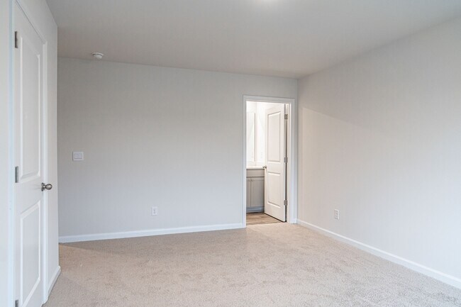 Building Photo - 205 1st St