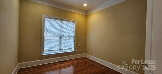 Building Photo - 6926 Linkside Ct