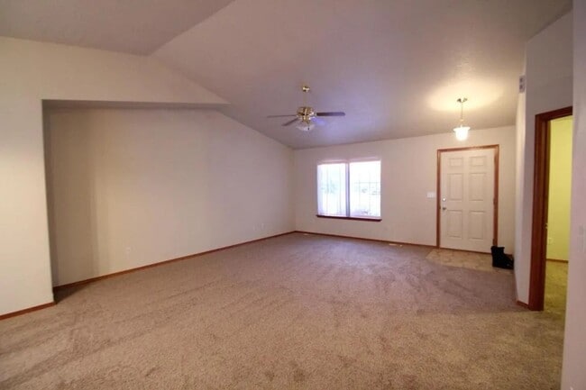 Building Photo - Charming Rancher for Rent in Sunshine Meadows