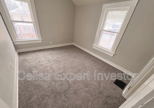 Building Photo - 1902 Riedmiller Ave