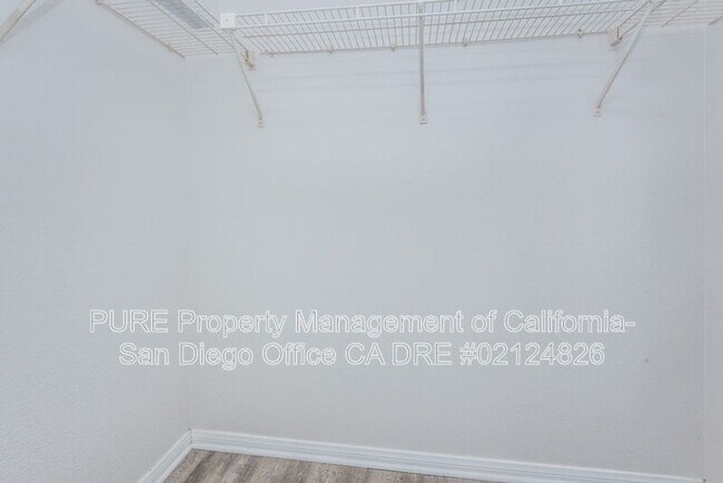 Building Photo - 7405 Charmant Dr