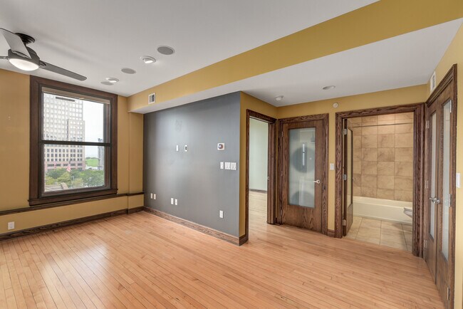 Building Photo - 140 Public Sq