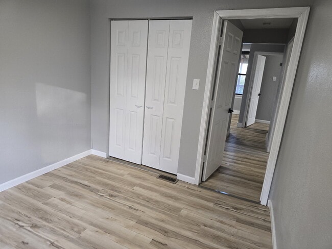 Building Photo - Beautiful 3BR/1BA Home on East Edgar Avenue