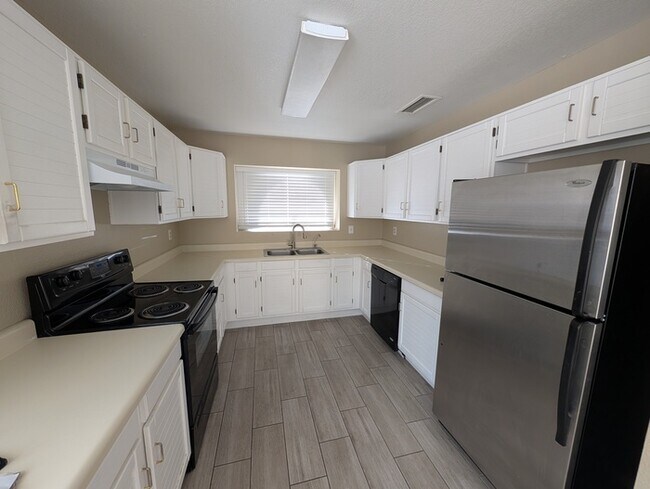 Building Photo - Remodeled Glendale Home With Garage