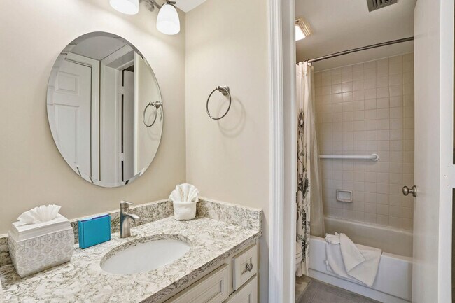 Building Photo - 600 Neapolitan Way