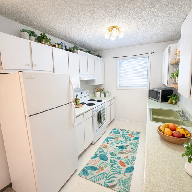 Building Photo - 2121 E Upriver Dr